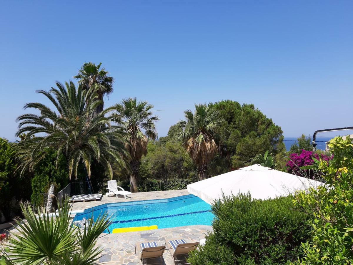 Villa Suites Lagonisi Luxury Bagian luar foto